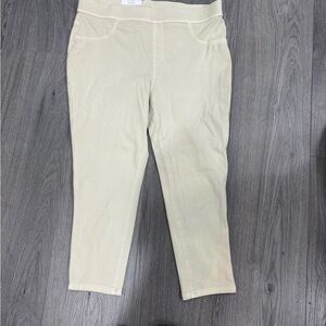 Time and Tru womens Beige capri